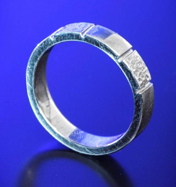 18ct white wedding ring by Ken Darton