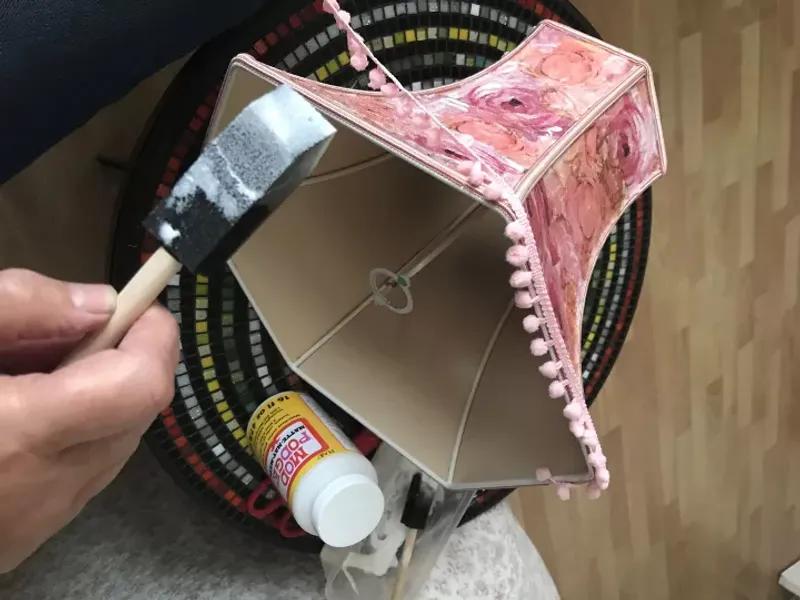 Lampshade decorating